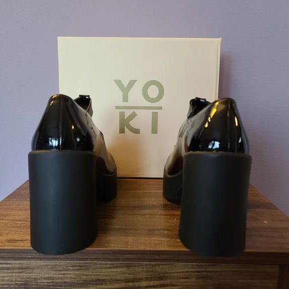 Yoki 1990s Leatherette Platform T Strap Pumps - Picture 3 of 9